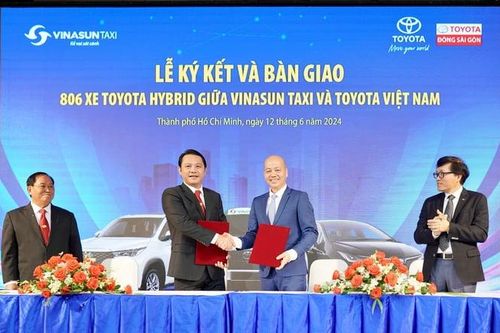 Toyota hợp tác với Vinasun ra mắt dịch vụ taxi hybrid đầu tiên tại Việt Nam