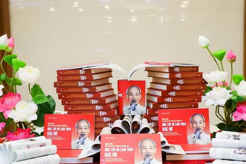 Ra mắt cuốn sách: 'Đồng bào các dân tộc thiểu số Nghệ An học tập và làm theo Bác Hồ'