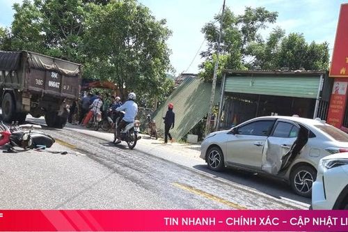 Ô tô mở cửa bất ngờ, người đi xe máy nhập viện cấp cứu