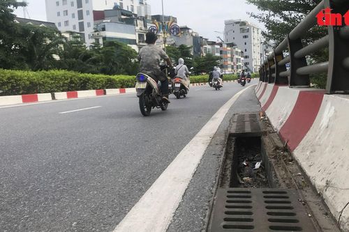 Nguy cơ mất an toàn giao thông trên đường Vành đai 2 Hà Nội