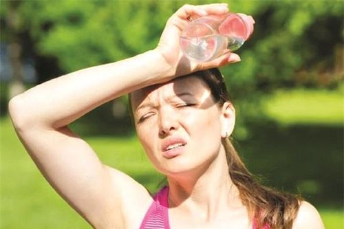 Lưu ý khi luyện tập thể thao trong mùa hè