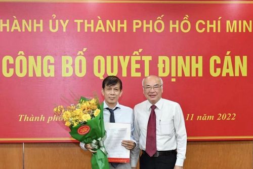 Ông Nguyễn Khắc Văn phụ trách, điều hành hoạt động của Báo SGGP