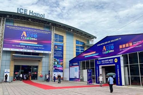 Khai mạc triển lãm quốc tế về phương tiện giao thông