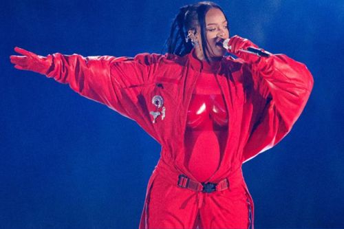 Rihanna phản ứng 'cực slay' khi bán được cả triệu album dù không ra nhạc mới