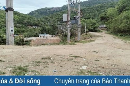 Bản nghèo 'đi mắc núi, trở lại mắc sông'