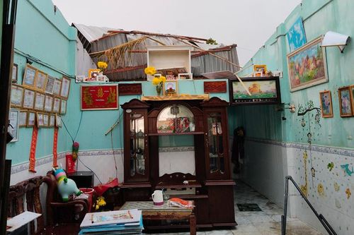 An Phú hỗ trợ người dân thiệt hại nhà do mưa giông