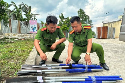 Khởi tố 14 đối tượng mang dao, mã tấu đi đánh nhau