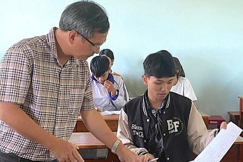 Gấp rút chuẩn bị cho kỳ thi tốt nghiệp THPT