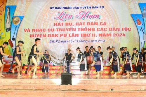 Đak Pơ: Khai mạc Liên hoan hát ru, hát dân ca và nhạc cụ truyền thống