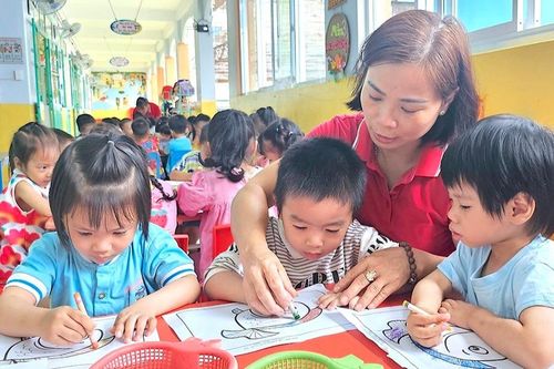 Trường mầm non mở cửa giữ trẻ dịp hè