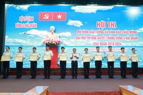 Vùng 4 Hải quân tổ chức hội thi báo tường chào mừng Đại hội Thi đua Quyết thắng