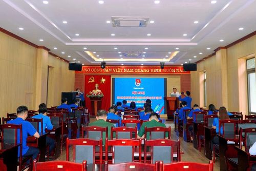 Giao ban đội ngũ báo cáo viên, thành viên Câu lạc bộ Lý luận trẻ