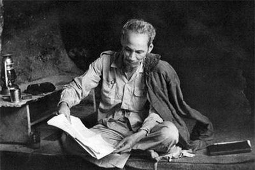 Những vần thơ sống mãi của Chủ tịch Hồ Chí Minh