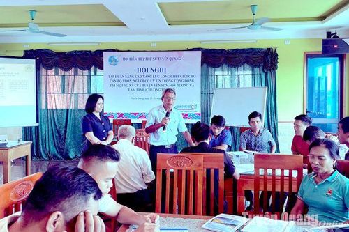 Nâng cao năng lực lồng ghép giới cho cán bộ thôn, người có uy tín trong cộng đồng