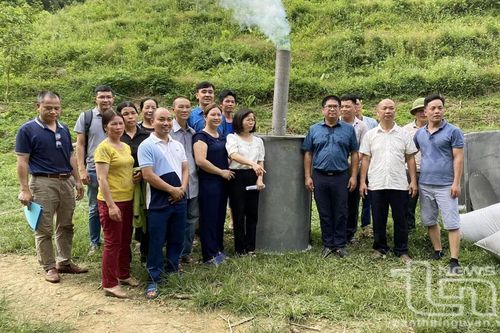 'Cầm tay chỉ việc' cho nông dân