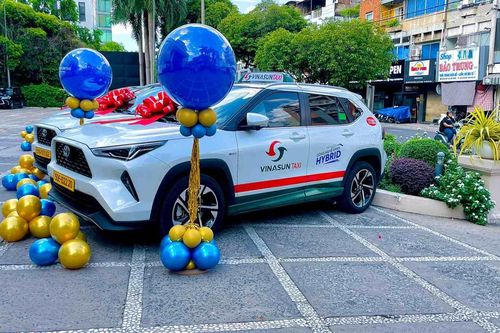 Toyota hợp tác với Vinasun ra mắt dịch vụ Taxi Hybrid đầu tiên tại Việt Nam