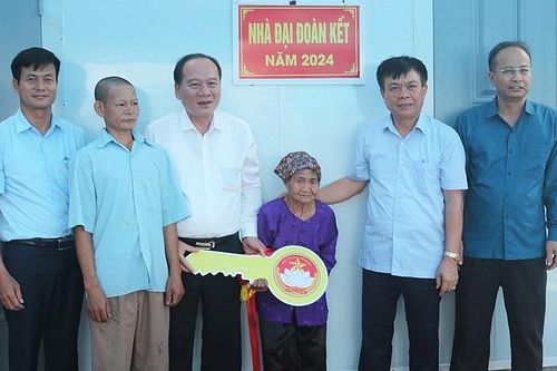 Bắc Giang: Bàn giao hơn 200 ngôi nhà đại đoàn kết cho hộ nghèo, cận nghèo