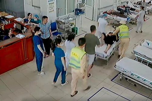 CSGT kịp thời hỗ trợ bệnh nhi bị trụy mạch đi cấp cứu tại bệnh viện