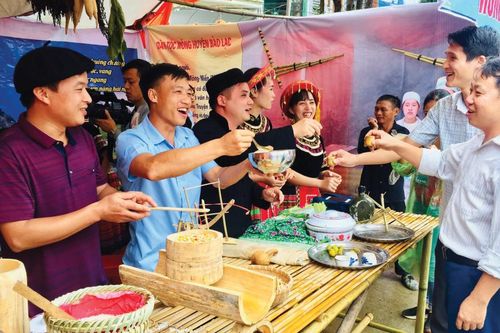 Sự giao thoa văn học dân gian giữa dân tộc Tày và dân tộc Mông