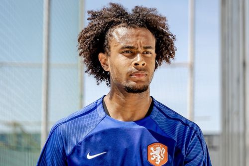 Cầu thủ Hà Lan đang đi chơi công viên ở Mỹ bất ngờ được gọi dự EURO 2024