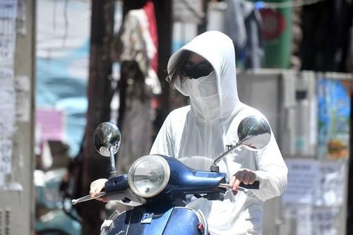 Chuyên gia lý giải vì sao thời tiết nóng nực, ngột ngạt dù nhiệt độ không quá cao