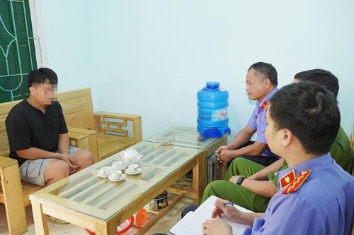 Chồng hành hung vợ trước mặt con gây xôn xao dư luận
