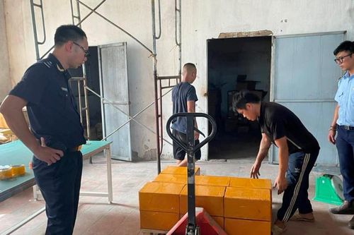 Phát hiện gần 10 tấn phụ kiện, hàng trăm nghìn thiết bị thuốc lá điện tử nhập lậu