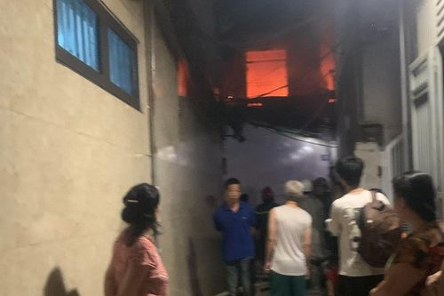 Hà Nội: Lại cháy nhà dân trong ngõ nhỏ lúc rạng sáng