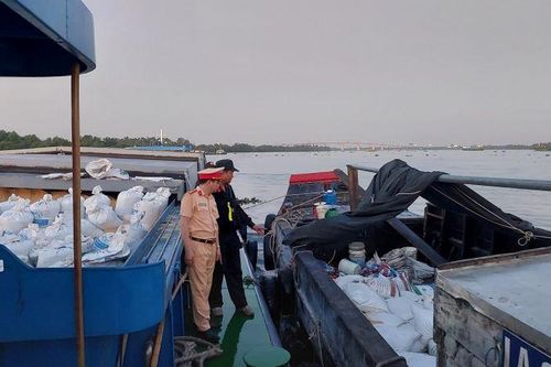Trắng đêm mật phục bắt quả tang nhóm đối tượng trộm 4 tấn đường