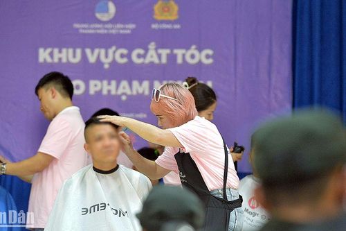 'Thắp sáng ước mơ hoàn lương' cho hàng nghìn phạm nhân