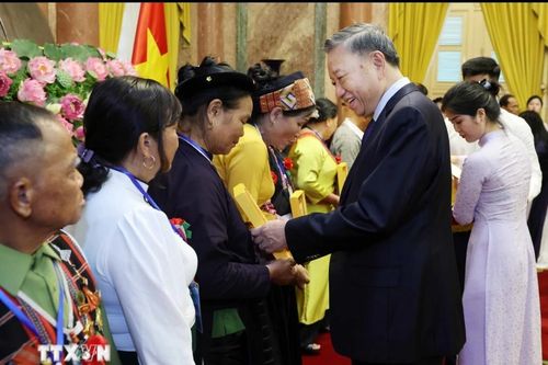 Chủ tịch nước Tô Lâm gặp mặt người có uy tín tiêu biểu trong đồng bào dân tộc