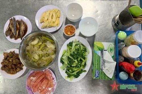 Những bữa ăn đặc biệt giữa trùng khơi