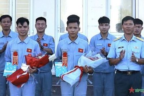 Trung đoàn 915, Trường Sĩ quan Không quân tổ chức huấn luyện bay thả đơn