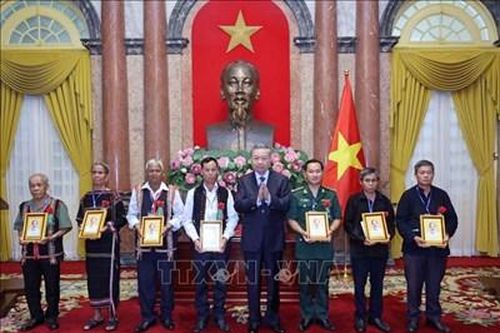 Chủ tịch nước Tô Lâm gặp mặt người có uy tín tiêu biểu trong đồng bào dân tộc