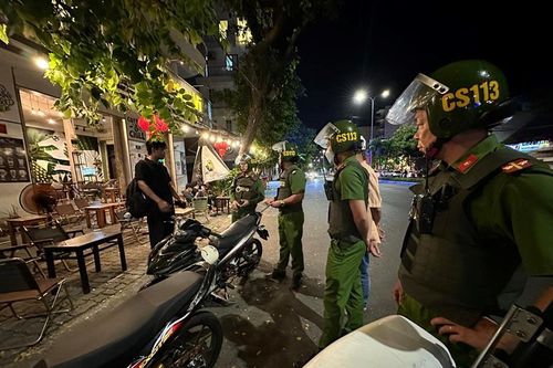 Bài 2: Những hạt sạn giữa bình yên