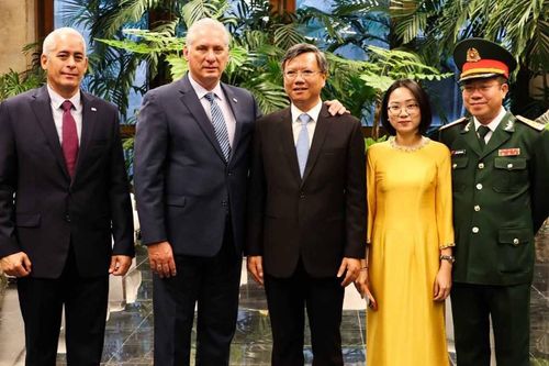 Đại sứ Lê Quang Long trình Thư ủy nhiệm lên Chủ tịch nước Cộng hòa Cuba