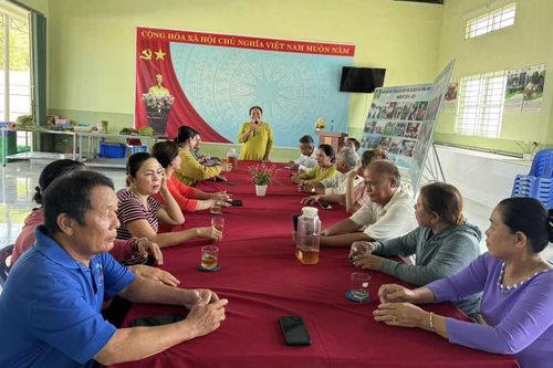 Nữ cán bộ Chăm Bà Ni tận tụy với nhân dân