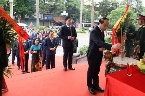 Lạng Sơn: Thành kính dâng hương, hoa nhân kỷ niệm 91 năm ngày truyền thống Đảng bộ tỉnh