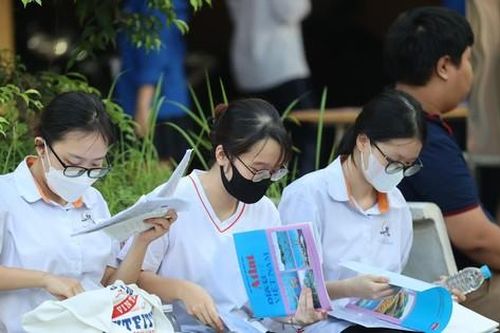Thủ khoa truyền 'bí kíp' tiếp sức sĩ tử