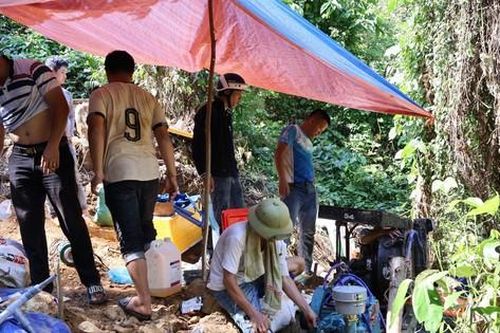 Công an băng rừng, triệt phá điểm khai thác vàng quy mô lớn ở Quảng Ngãi
