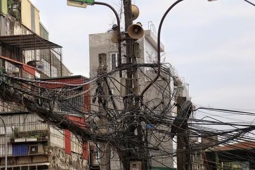Hà Nội: Khó khăn trong bố trí nguồn vốn để hạ ngầm hệ thống dây điện