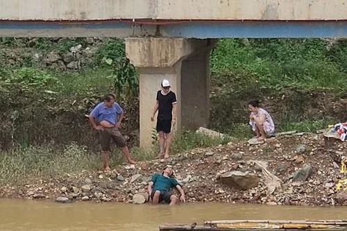 Cứu sống hai người đuối nước trong dòng nước xiết ở Cao Bằng