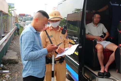 Xe hợp đồng vào bến như tuyến cố định, mất sự tiện lợi đưa đón tận nơi?