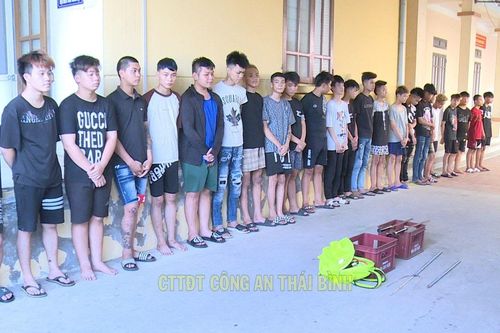 Khởi tố 15 thanh, thiếu niên bịt mặt, mang hung khí ra đường ở Thái Bình
