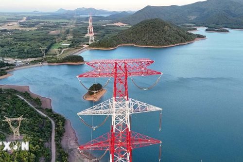 Vượt nắng gió thi công cột cao nhất đường dây 500kV mạch 3
