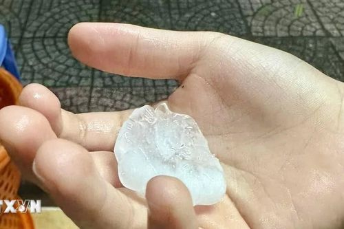 Mưa ngập trên diện rộng ở Thành phố Hồ Chí Minh, nhiều nơi xuất hiện mưa đá