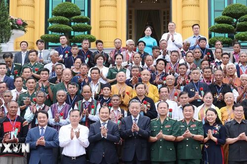 Chủ tịch nước gặp mặt Đoàn đại biểu đồng bào dân tộc khu vực biên giới, hải đảo