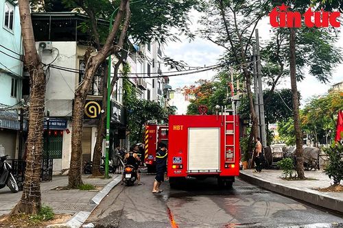 Hà Nội: Chập điện, cháy nhà dân rạng sáng tại ngõ Trại Cá