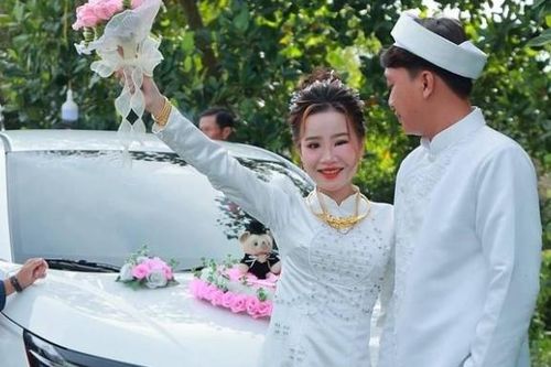 Hình ảnh cô dâu bị ong đốt sưng mắt được chia sẻ trên mạng xã hội: 'Đây là kỷ niệm đáng nhớ'