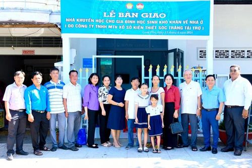 Xổ số kiến thiết Sóc Trăng trao 2 căn nhà cho học sinh khó khăn